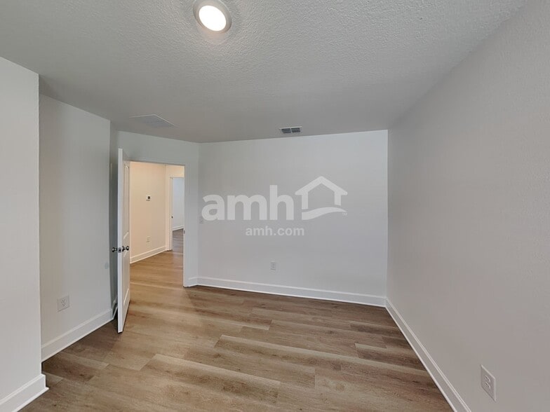 Building Photo - 16430 Cheyanne Ct