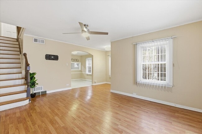 Building Photo - 6415 Drake Ave