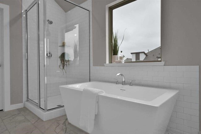 Building Photo - 16630 Lake Austin St