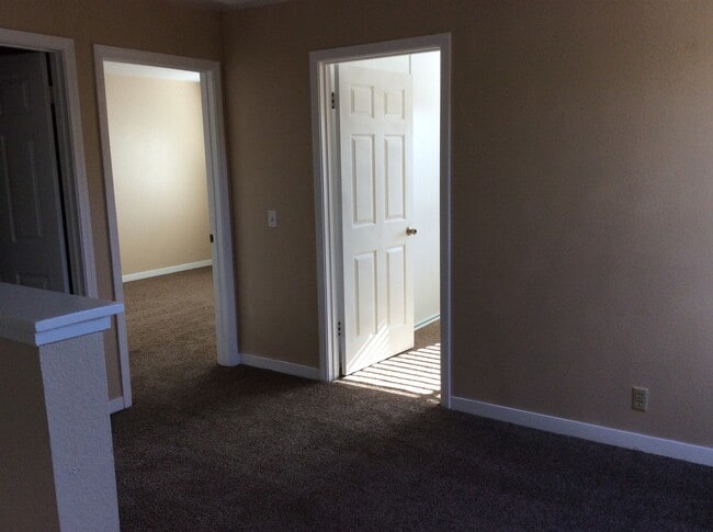 Building Photo - Welcome to your newly remodeled townhome!
