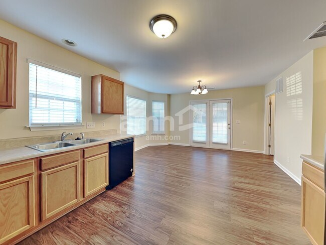 Building Photo - 3005 Quail Oaks Dr