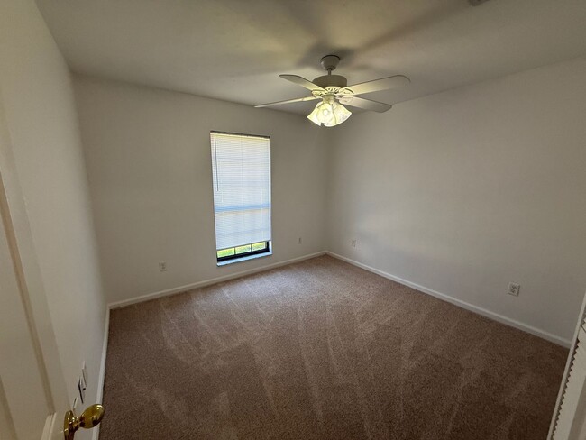 Building Photo - 886 Meginnis Ln