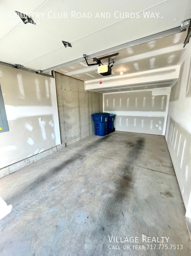 Building Photo - 721 Country Club Rd