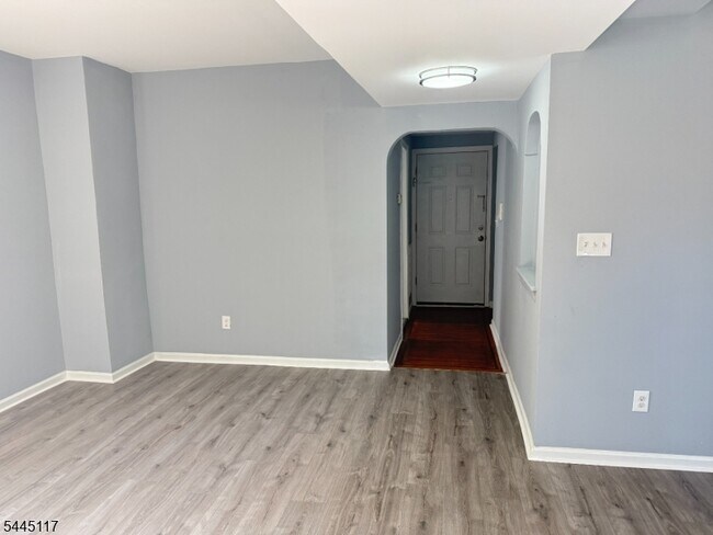 Building Photo - 454 Park Ave