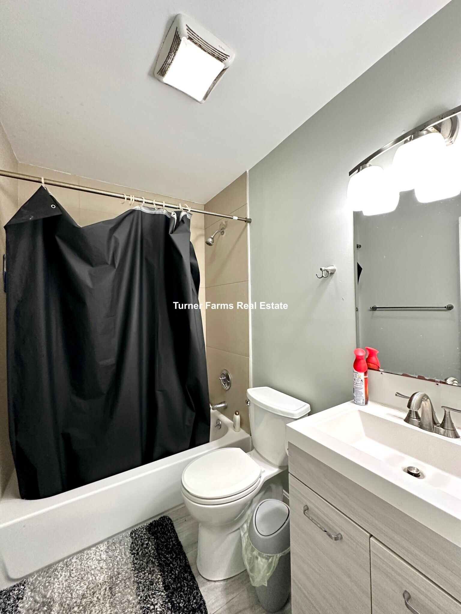 Building Photo - 94 E Cottage St