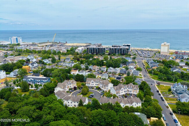 Building Photo - 302 Villa Dr