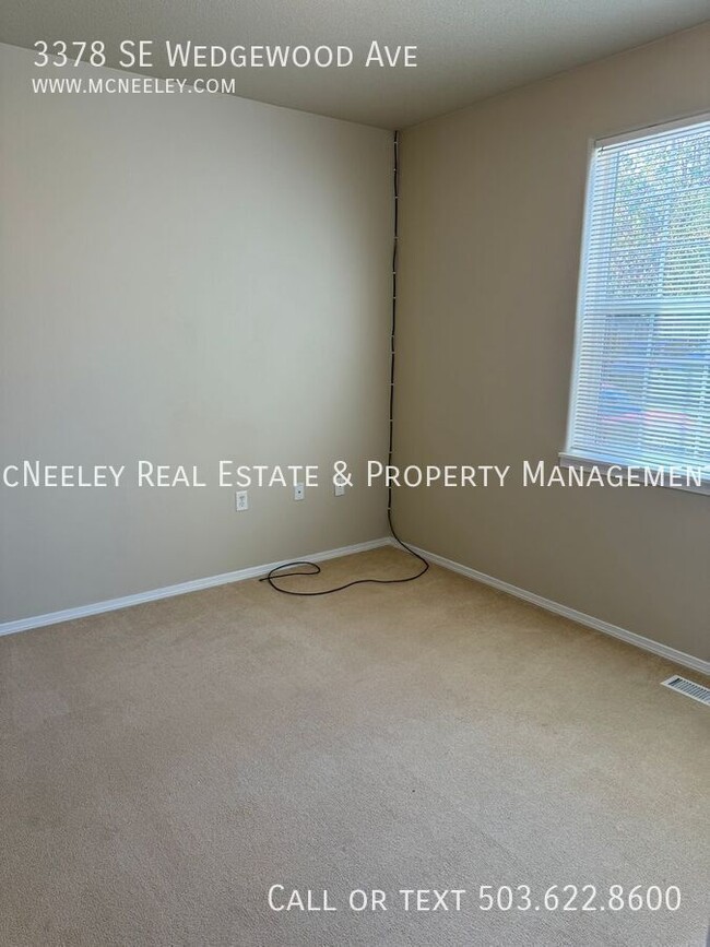 Building Photo - 3378 SE Wedgewood Ave