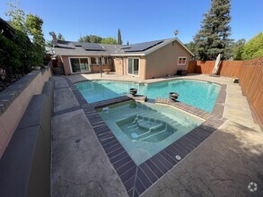 Building Photo - 480 Sandstone Dr