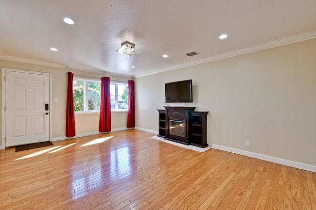 Building Photo - Turnkey Home with Natural Light & Upgrades...