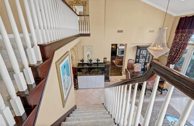 Building Photo - 9 Marisol