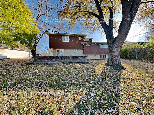 Building Photo - 9922 S 86th Ave