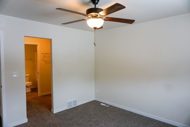 Building Photo - 3 Bed 2 Bath Twin Home