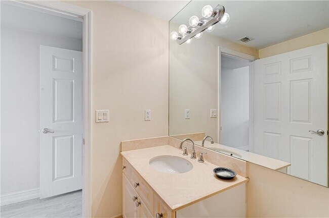 Building Photo - 3200 N Ocean Blvd