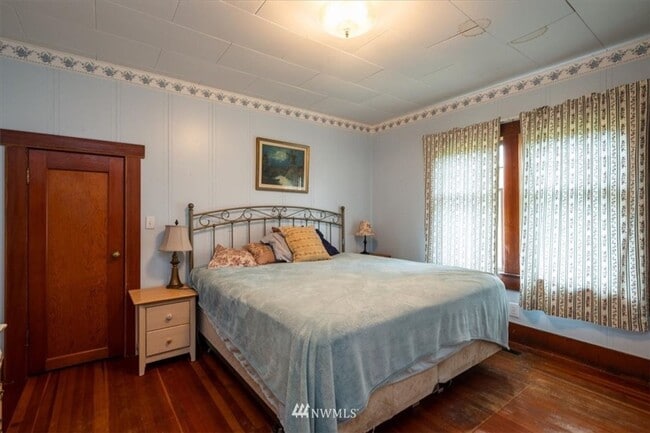 Building Photo - 3 Bedroom 1800 sq ft Cute Farm House with Acreage for Animals/Livestock