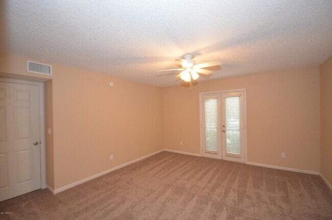 Building Photo - 13715 Richmond Park Dr N