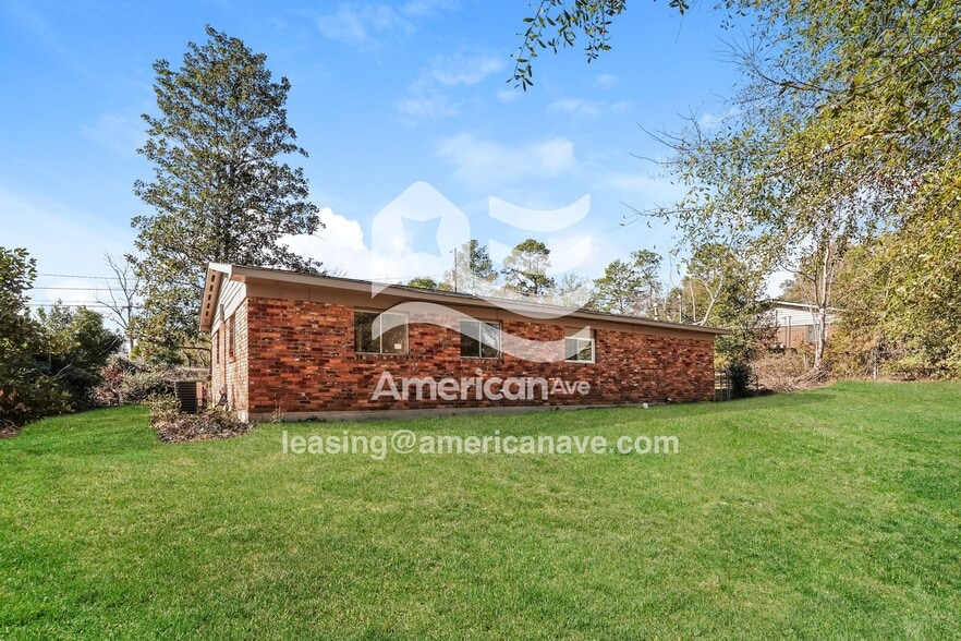 Building Photo - 2509 Parkway Dr