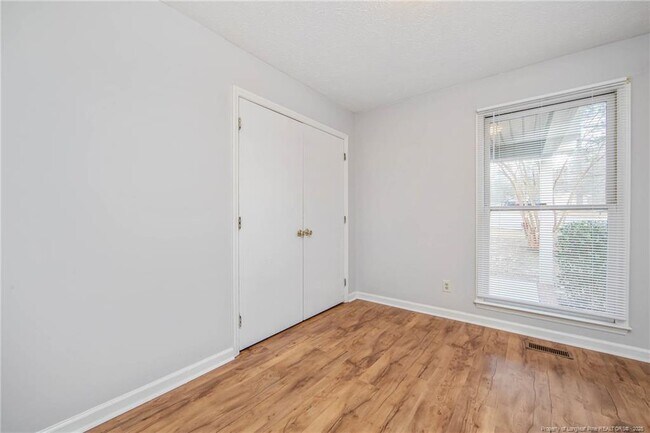 Building Photo - 6577 Green Meadow Ct
