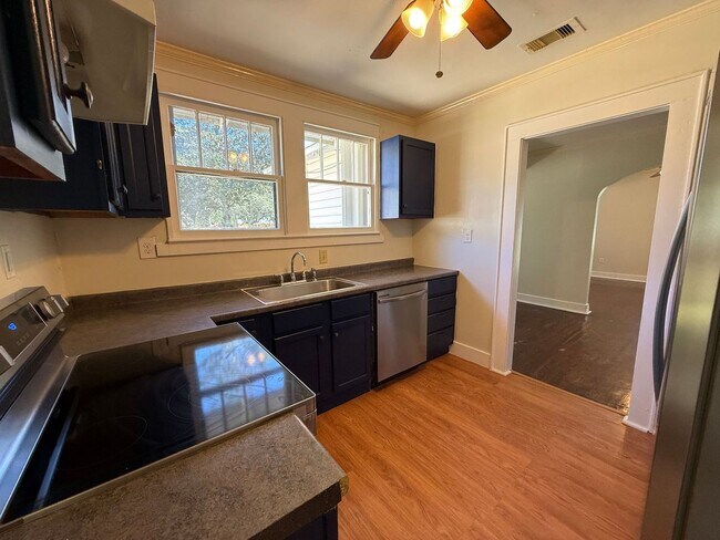 Building Photo - Pensacola - East Hill - 3 bedroom, 1 bathroom