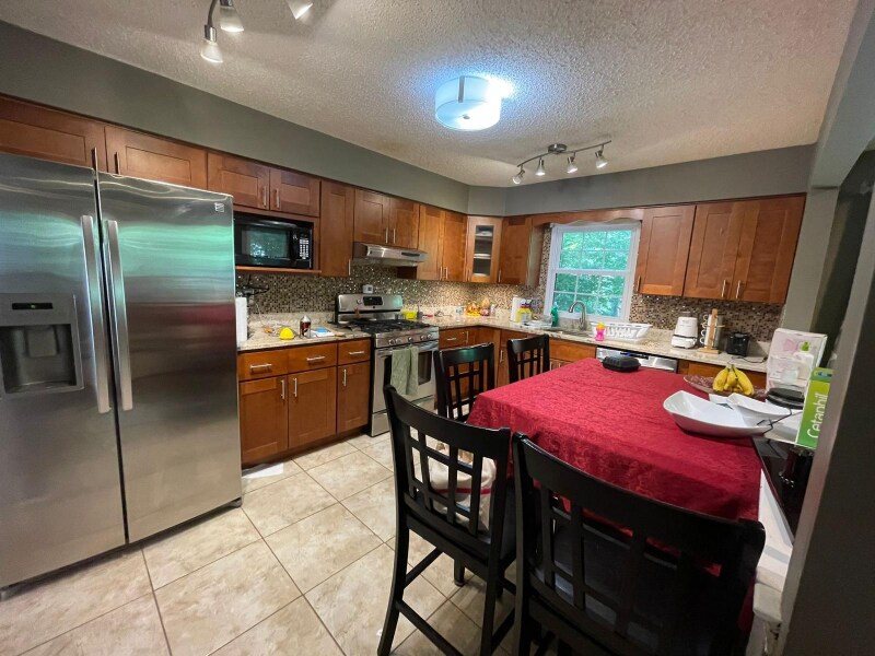 Building Photo - 3906 Cricket Cir