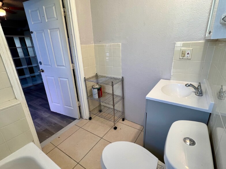 Building Photo - 4494 Weldon Pl