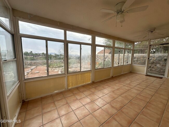 Building Photo - 724 Espada Dr