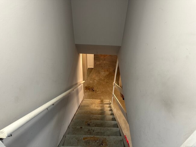 Building Photo - 484 Meriden Ave