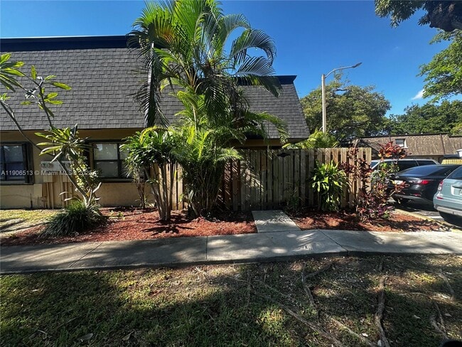 Building Photo - 14209 SW 94th Cir Ln