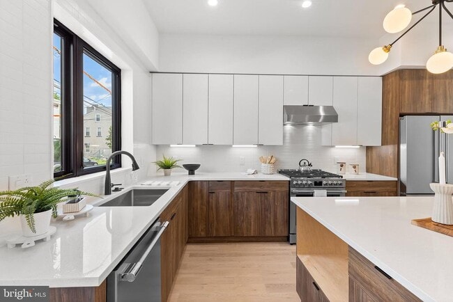 Building Photo - 261 Delmar St