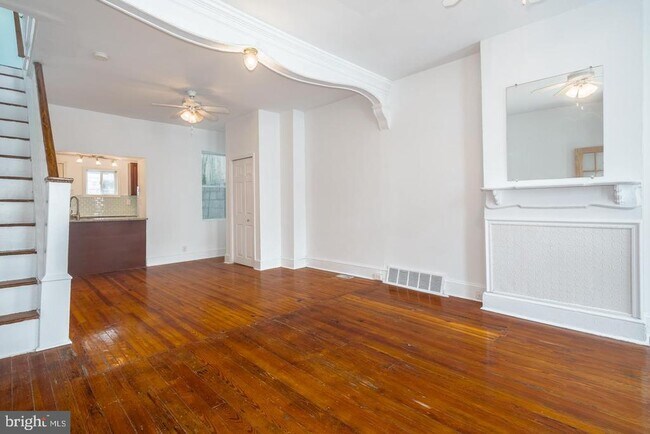 Primary Photo - 2214 Latona St