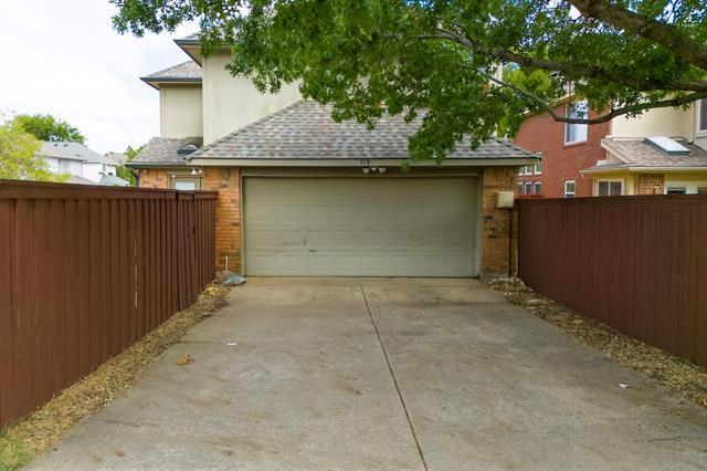 Building Photo - 719 Woodlake Dr
