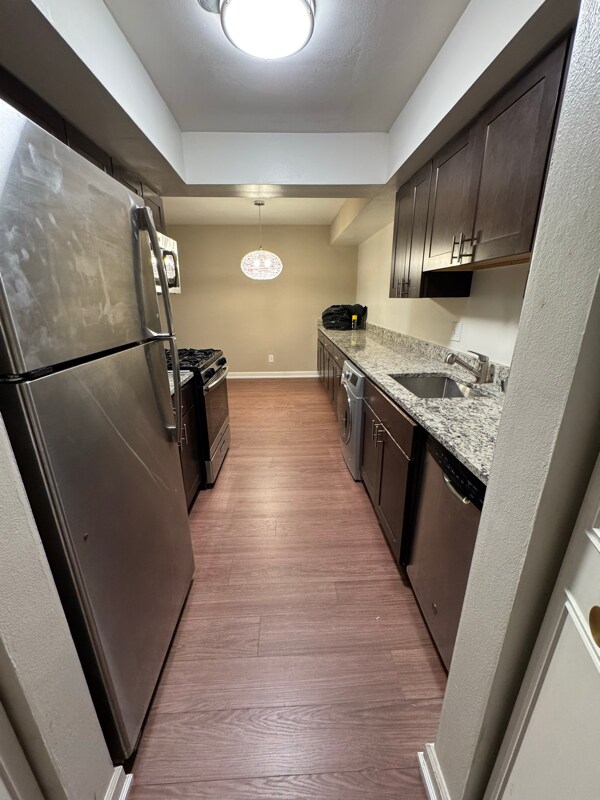 Building Photo - 2260 N Summit Ave