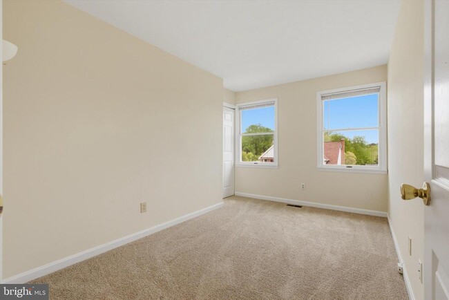 Building Photo - 9530 Hallhurst Rd