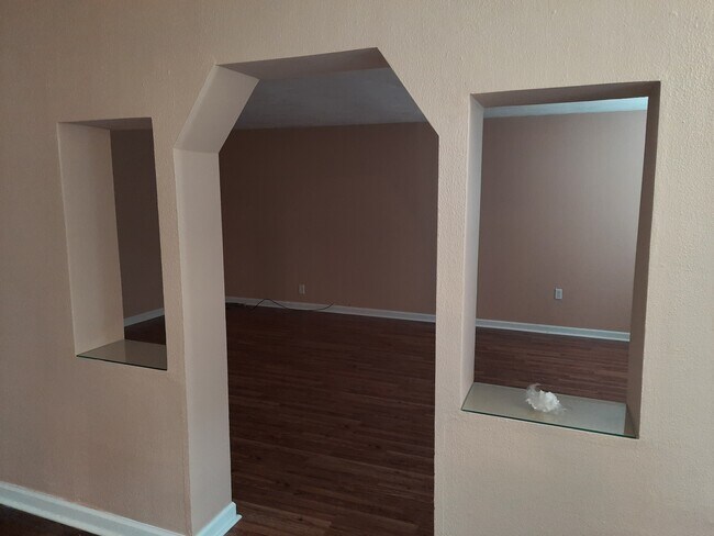 Building Photo - 4601 Washington Ave SE