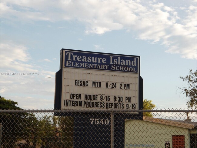 Building Photo - 1801 S Treasure Dr