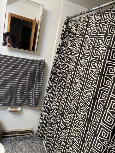 Bathroom - 1271 Hunter Ave