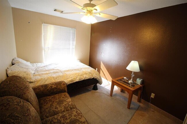 Building Photo - 10834 Cayman Mist Dr