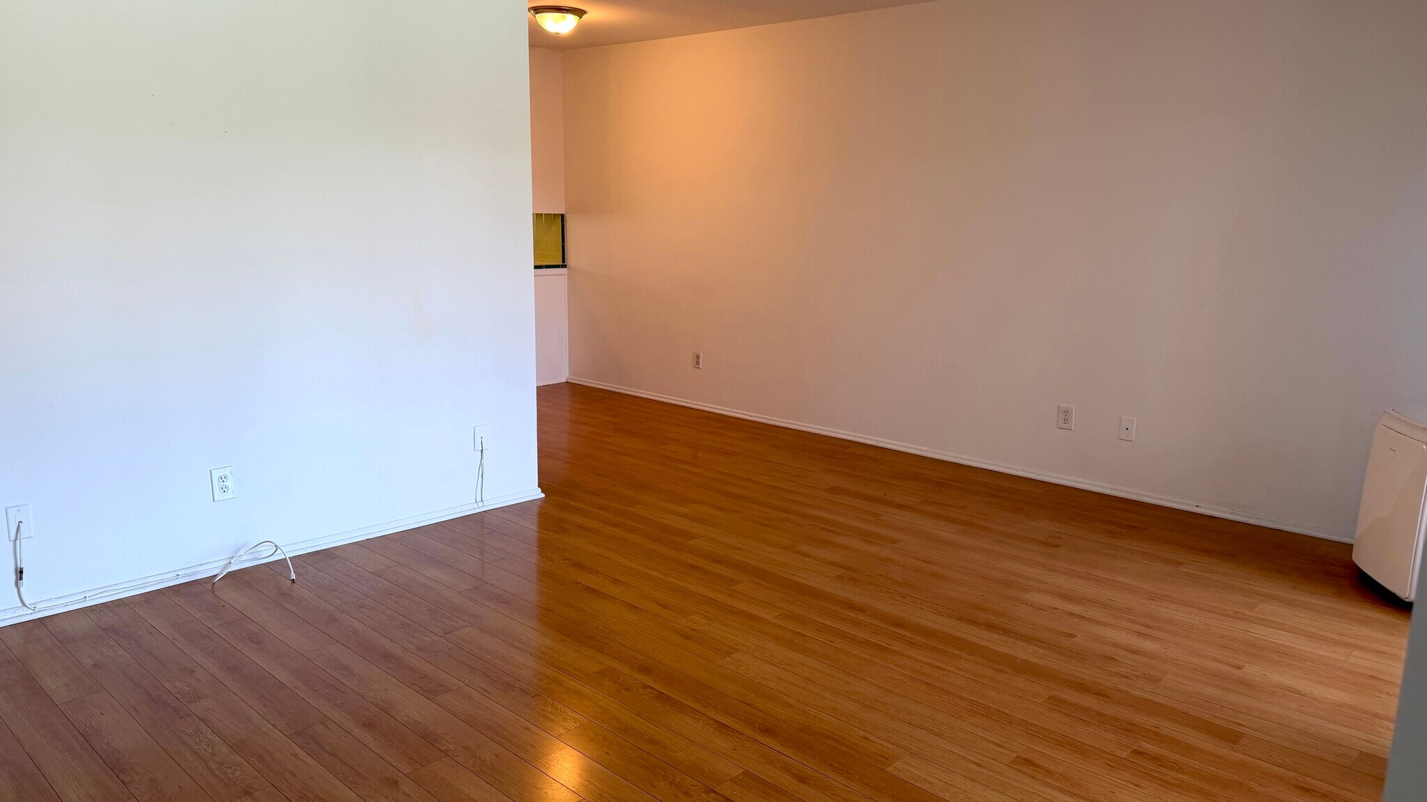 Building Photo - 260 S Sycamore Ave