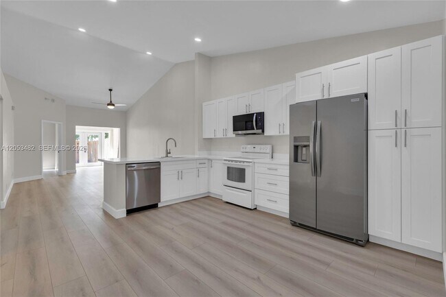 Building Photo - 11061 NW 38th Pl