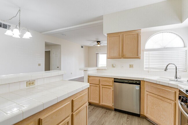 Building Photo - Spacious and Stylish Green Valley First-Floor Unit!!