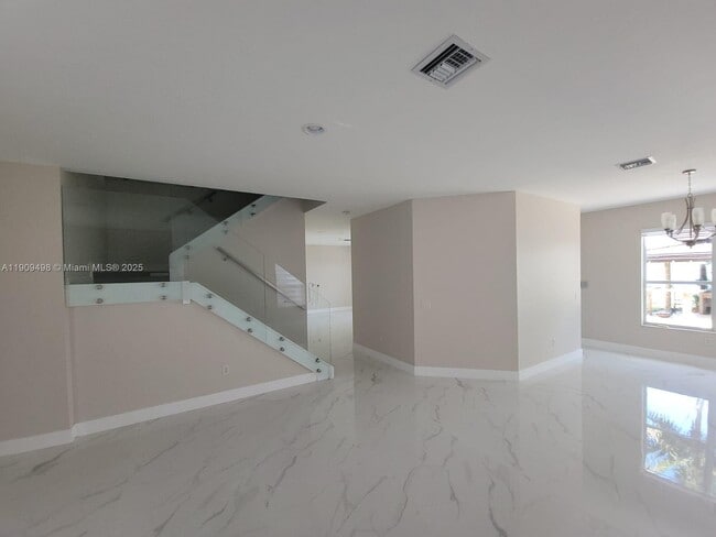 Building Photo - 5337 SW 183rd Ave