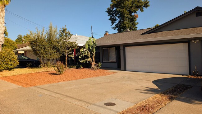 Building Photo - 2742 Edison Ave