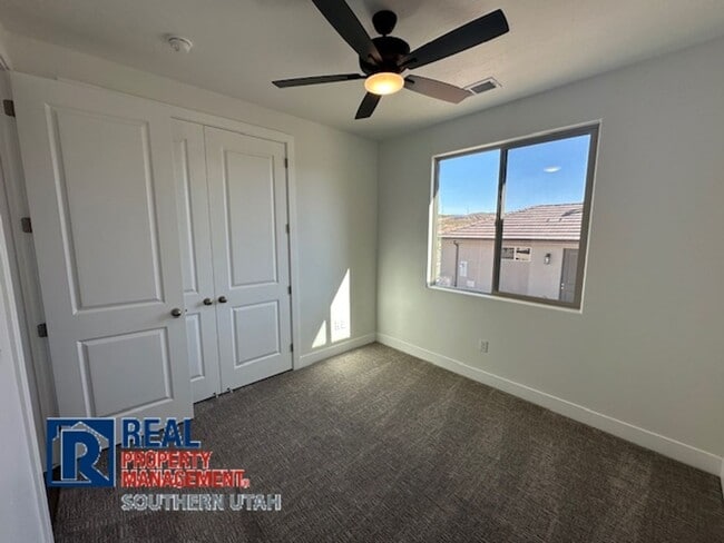 Building Photo - Large Home in Firerock
