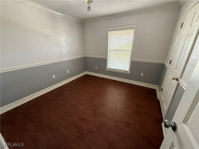 Building Photo - 643 NE 7th Pl