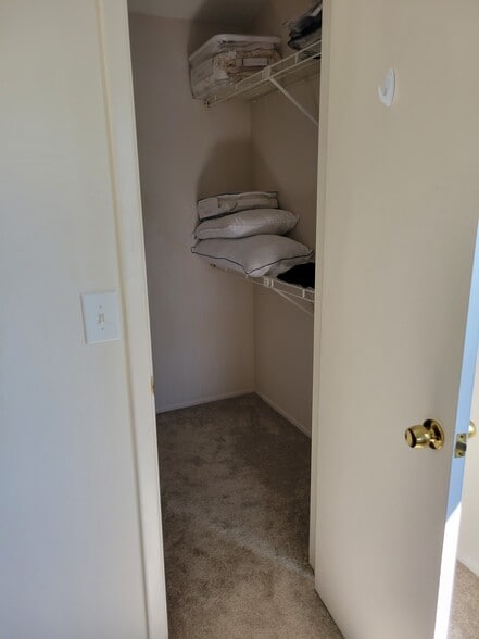 Master Bed Closet - 2050 Hunters Glen Dr
