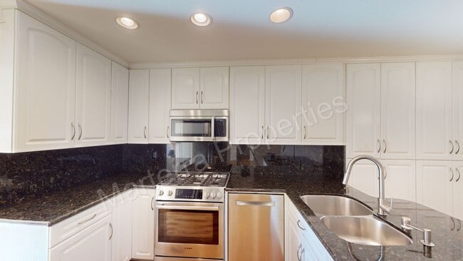 Building Photo - Beautiful 2 Bed/2 Bath Home in Irvine