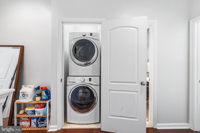 Building Photo - 1333 N Howard St