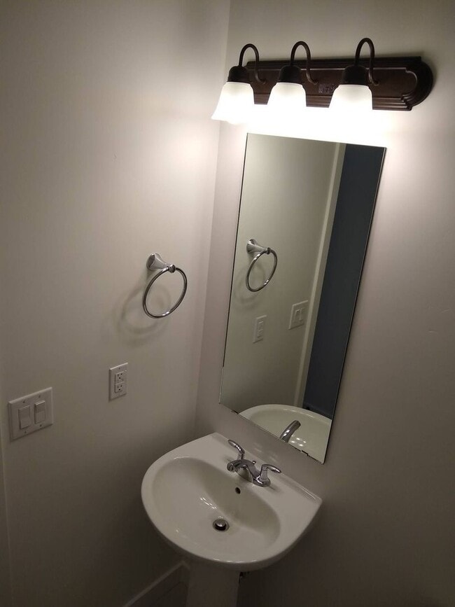 Building Photo - Pet Friendly Gorgeous Row End Townhome w 2 car attached garage!