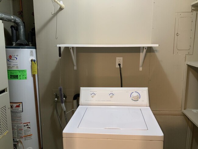 Building Photo - 829 Robinwood Dr