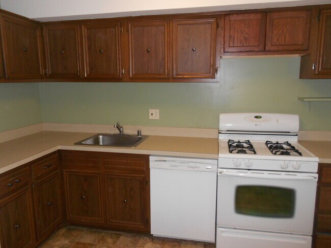 Building Photo - 325 Homeland Southway