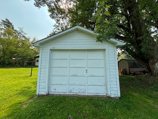 Building Photo - 404 E Iron St